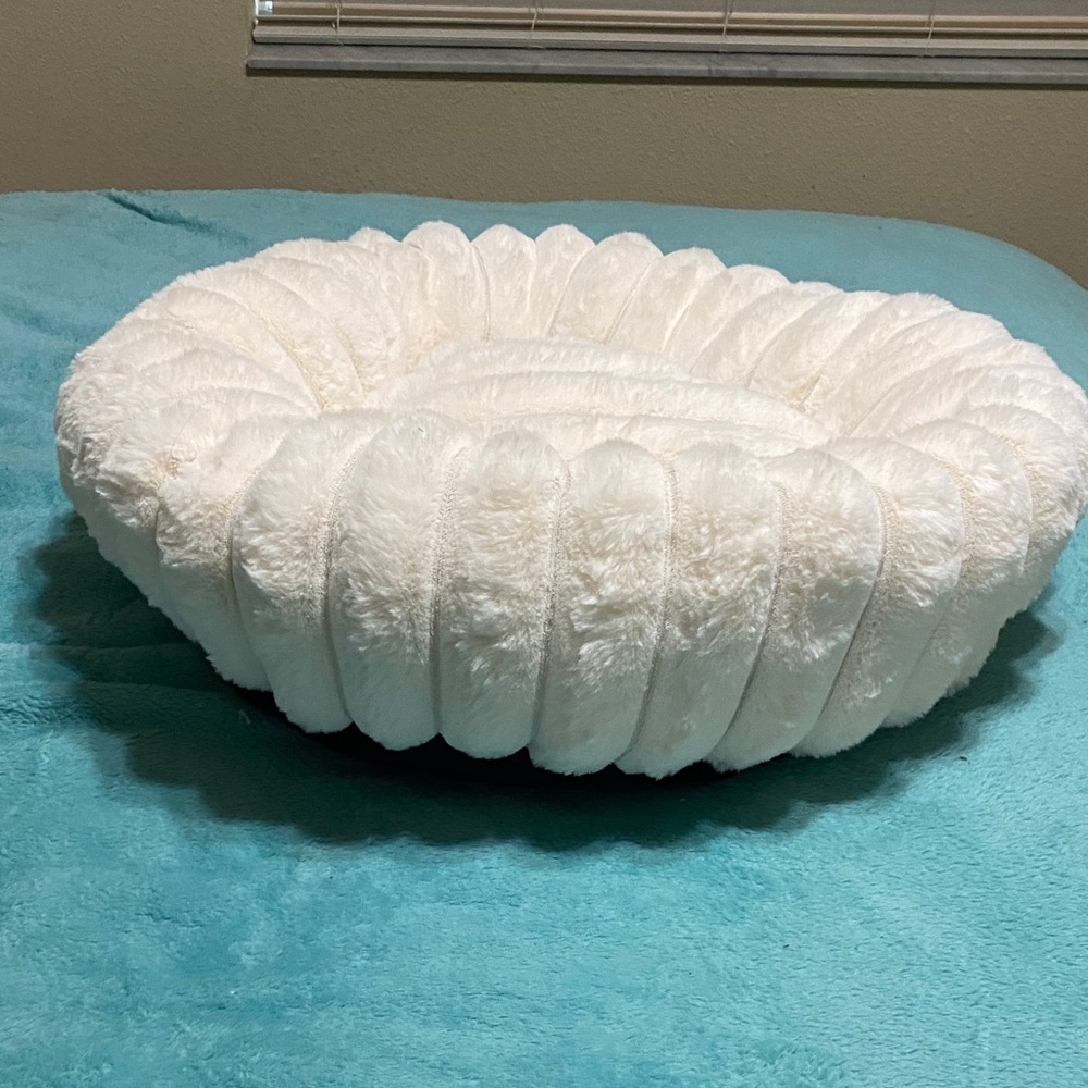 Cozy White Pet Bedding